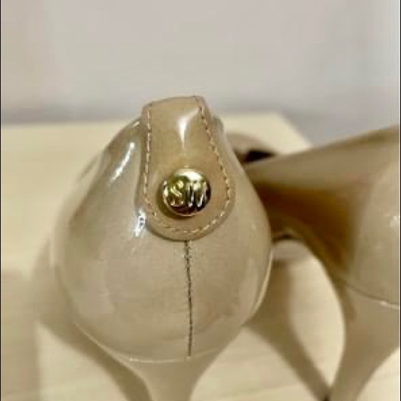 Stuart Weitzman Tan Patent Leather Peep Toe Pumps - Picture 5 of 7